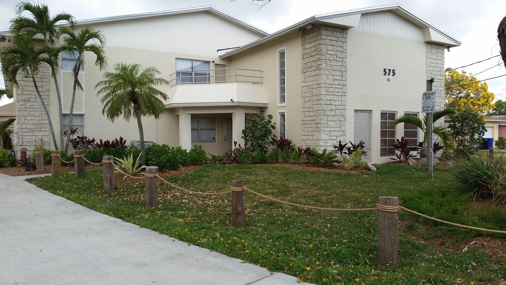 Primary Photo - 575 SW 20th Ave