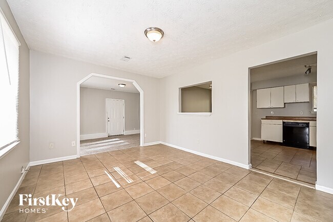 Building Photo - 2851 Woodfield Dr
