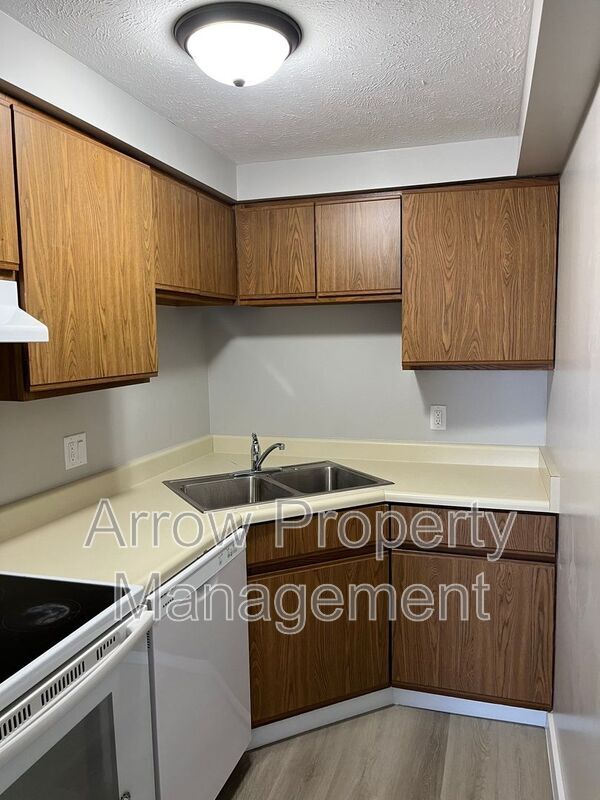 Foto del edificio - 208 E 5th St