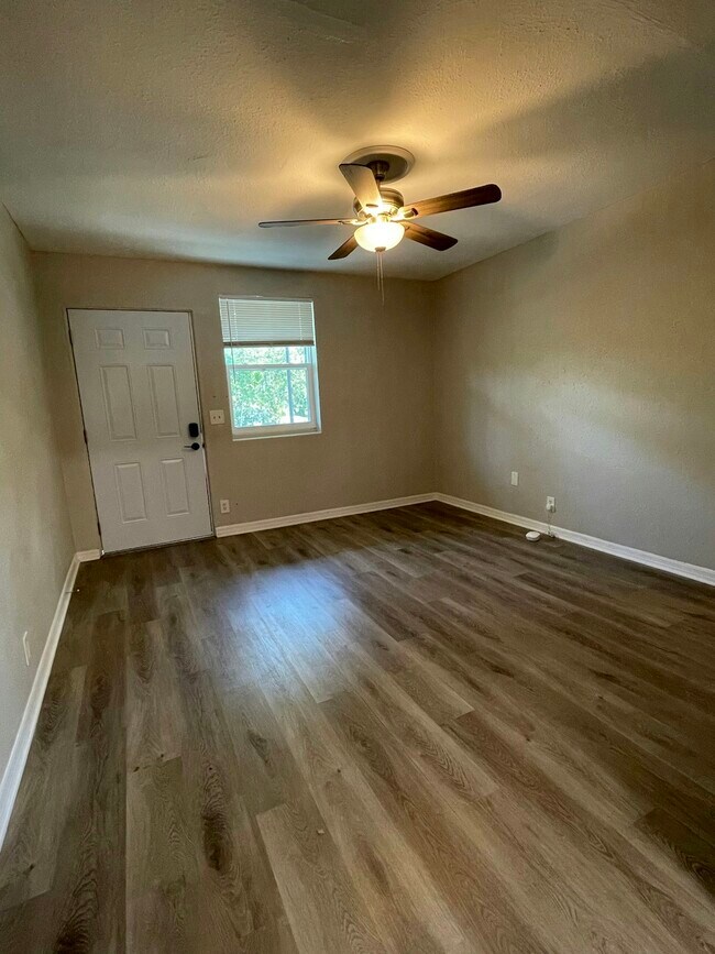 Foto del edificio - 1575 W 19th St