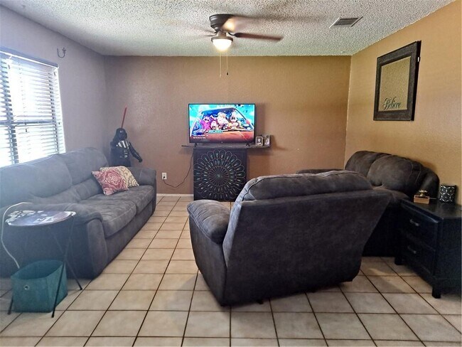 Building Photo - 901 N Bishop St