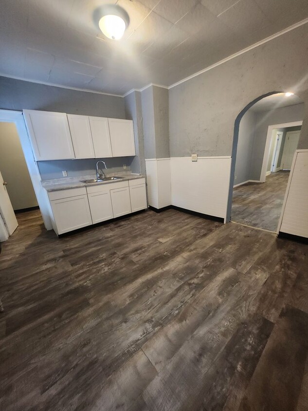 Primary Photo - Upper 2 bedroom unit with all utilities in...