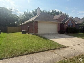 Building Photo - 424 Water Oak St