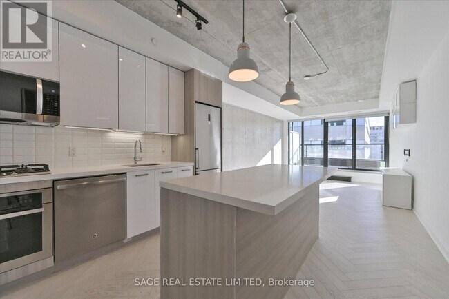 Building Photo - 608 Richmond St W