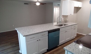 Building Photo - 117 Yorkshire Dr