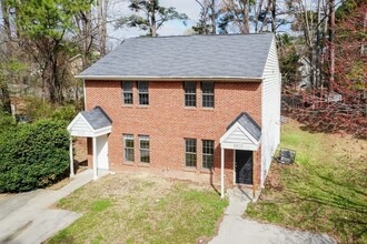 Building Photo - 1807 Fox Hollow Dr