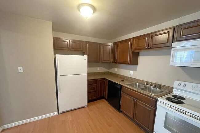 Building Photo - 1640 Ruth Dr