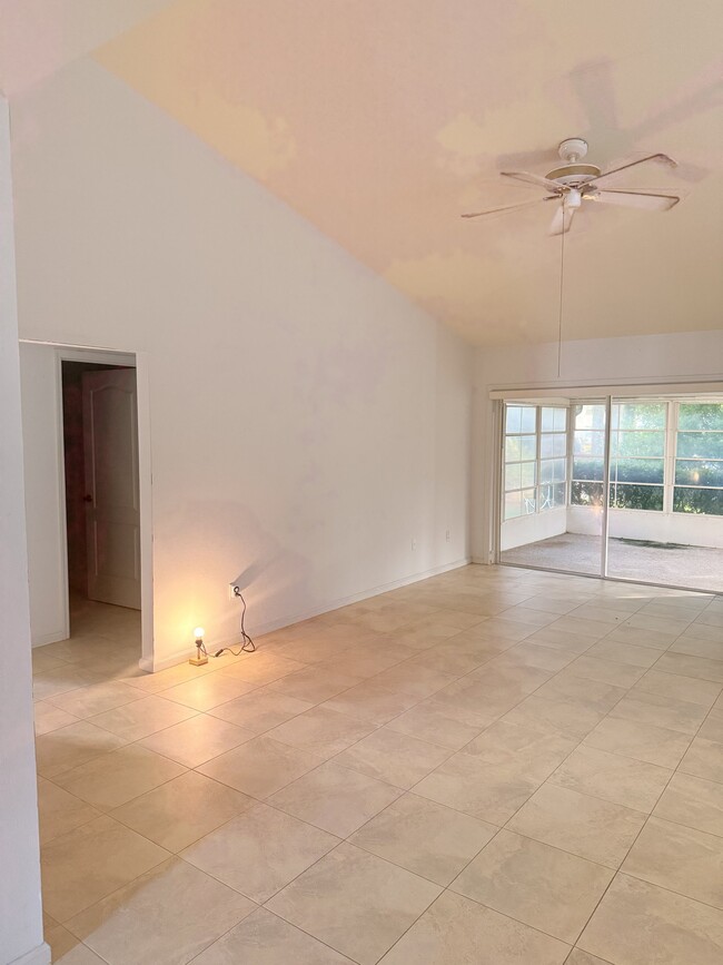 Building Photo - 3624 Idle Hour Dr