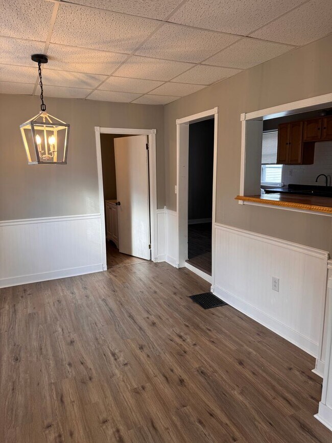 Foto del edificio - 214 Bentley Ave