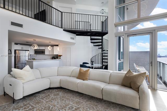 Foto del edificio - 300 S Biscayne Blvd