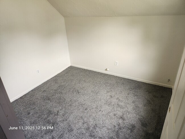 Dormitorio 3 - 1111 University Ave