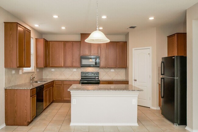 Foto del edificio - Gorgeous Home On Corner Lot