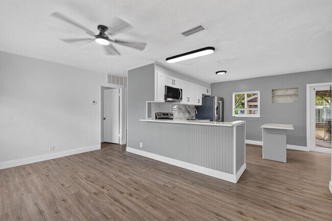 Building Photo - 540 NE 61st St