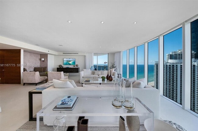 Foto del edificio - 18911 Collins Ave