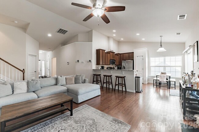 Foto del edificio - 5826 Castlecove Rd