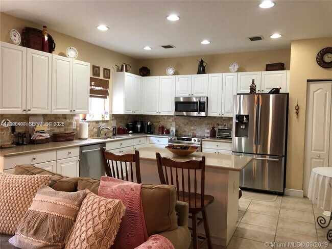 Foto del edificio - 867 SW 155th Ct