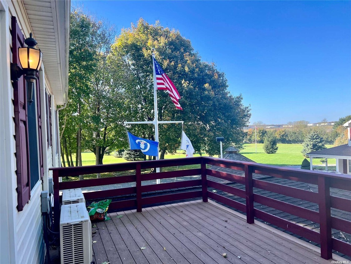 5204 Sound Ave, Riverhead, NY 11931 Room for Rent in Riverhead, NY