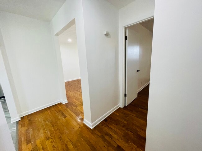 Building Photo - 908 S Crutcher Ave