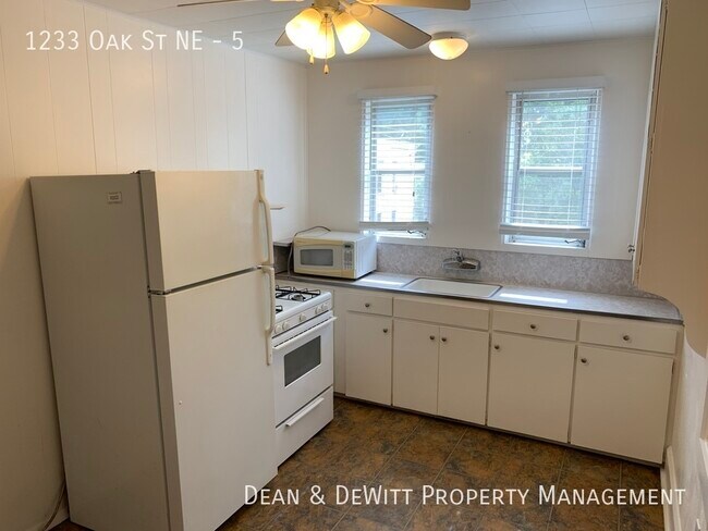 Foto del edificio - 1233 Oak St NE