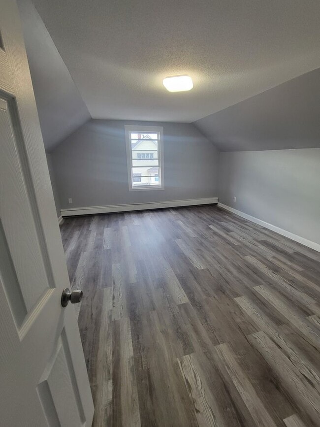 Building Photo - 29 Webster St