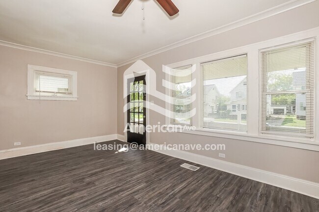 Foto del edificio - 3463 W 128th St