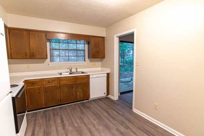 Foto del edificio - 2201 Hartsfield Rd