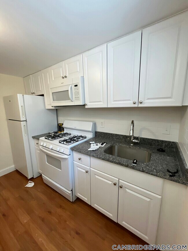 Building Photo - 381 Harvard St