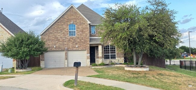 Building Photo - 1001 Llano Trce