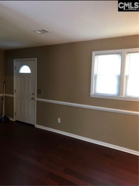 Building Photo - 327 Oak Dr