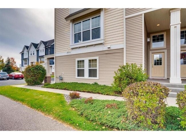 Building Photo - 11824 Emery Village Dr N