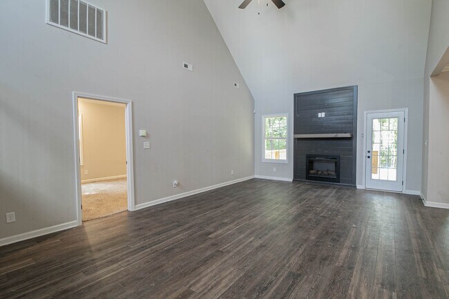 Foto del edificio - 2240 Dottie Ln