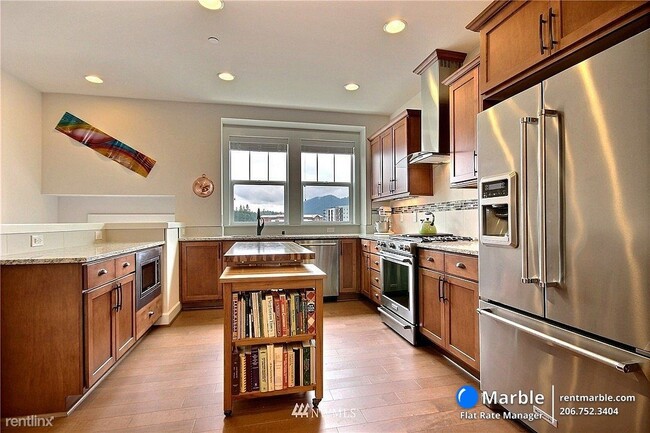 Building Photo - 3 br, 3 bath Townhome - 1330 Williamsburg ...
