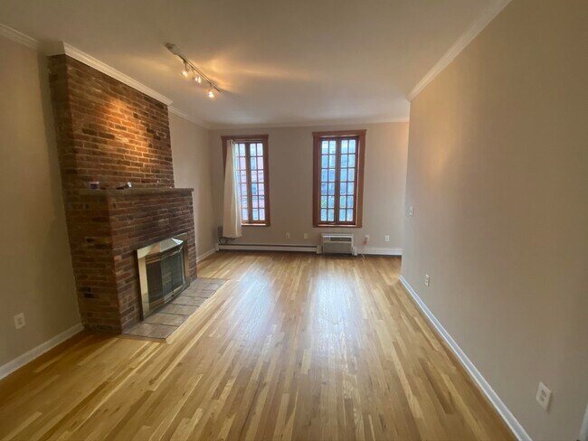 Building Photo - 131 Bloomfield St
