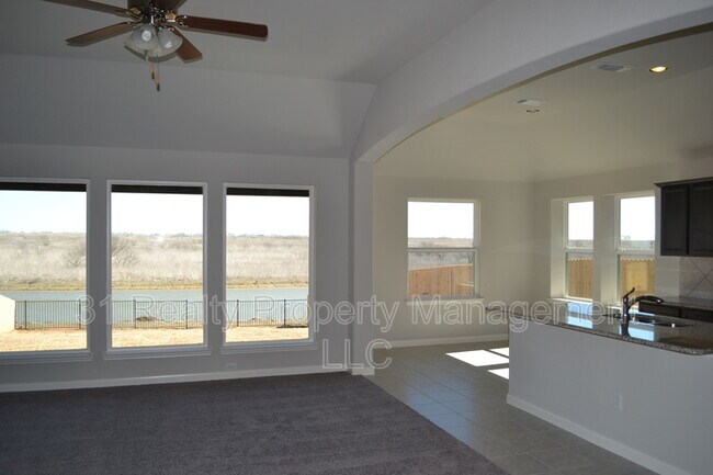 Foto del edificio - 5090 Royal Springs Dr