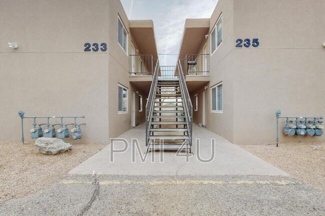 Building Photo - 233 Tennessee St NE