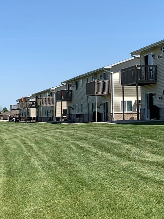 Building Photo - 2 Bedroom, 2 Bathroom Lower Available