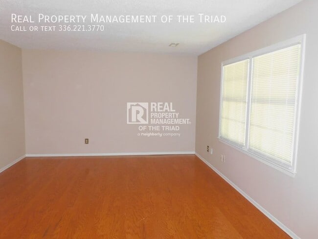 Building Photo - Lovely 3 BR/2 BA Brick Ranch Home w/ Den