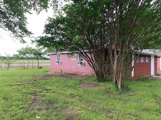 Building Photo - Cute Country Home