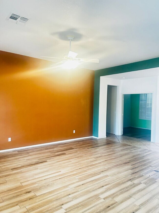 Foto del edificio - 2 bedroom with den in 55+ community