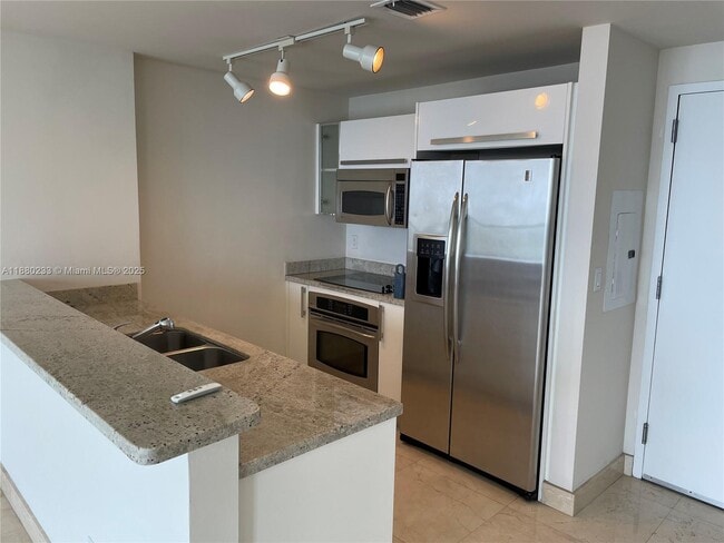 Foto del edificio - 601 NE 36th St