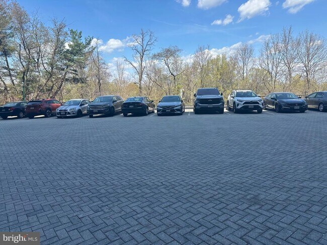 Foto del edificio - 2500 N Van Dorn St
