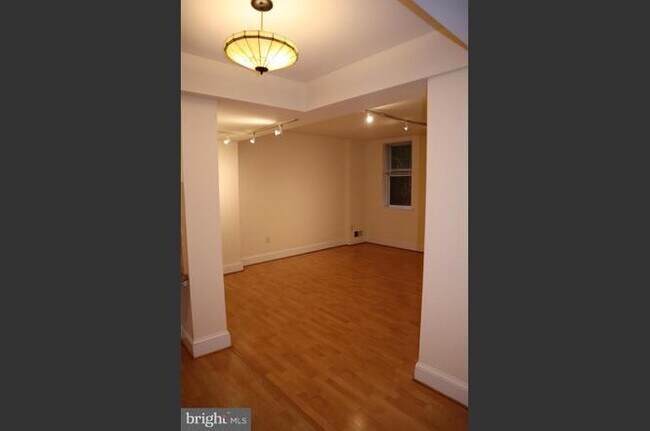 Building Photo - 1835 16th St NW