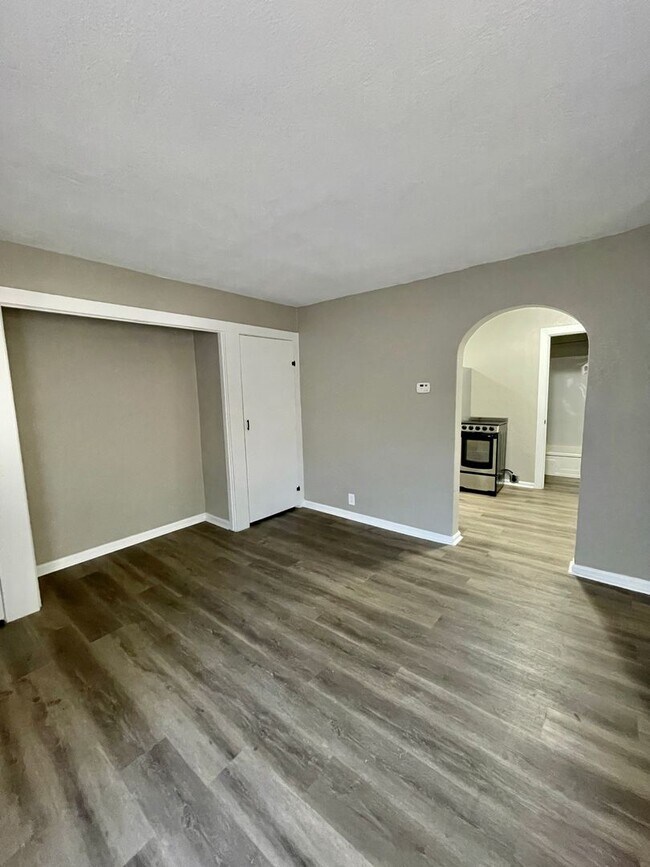 Foto del edificio - Remodeled Studio HOUSE with Fence and Garage