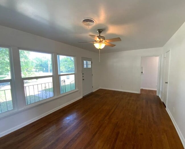 Building Photo - AVAILABLE MID APRIL ; APPLY TODAY AT OUR WEBSITE!!