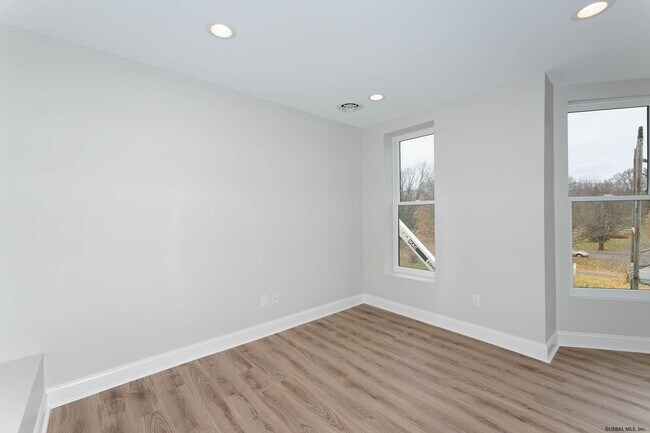 Building Photo - 536 Madison Ave