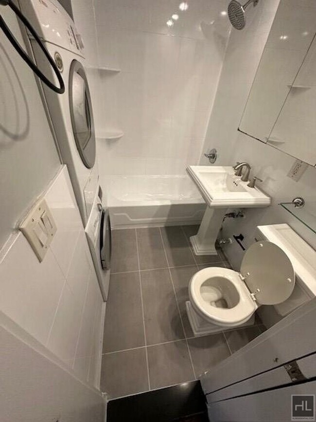 Building Photo - East 10th Street