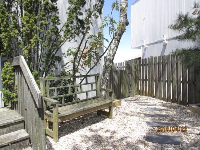 Building Photo - 473 Tamiami Dr