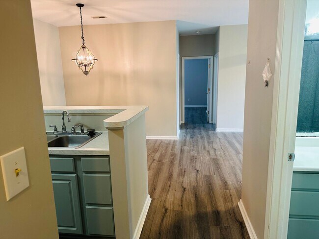 Foto del edificio - Beautiful Condo in Mount Pleasant!