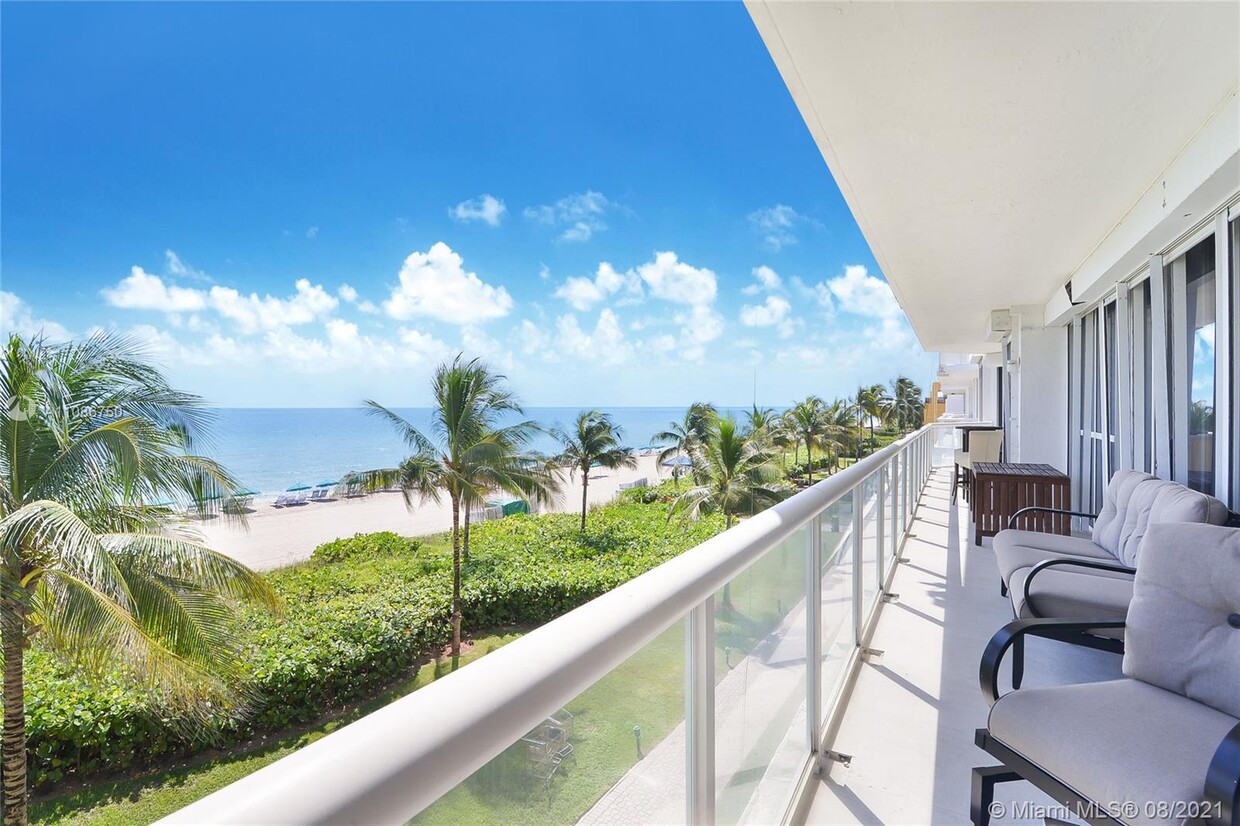 Foto principal - 16425 Collins Ave