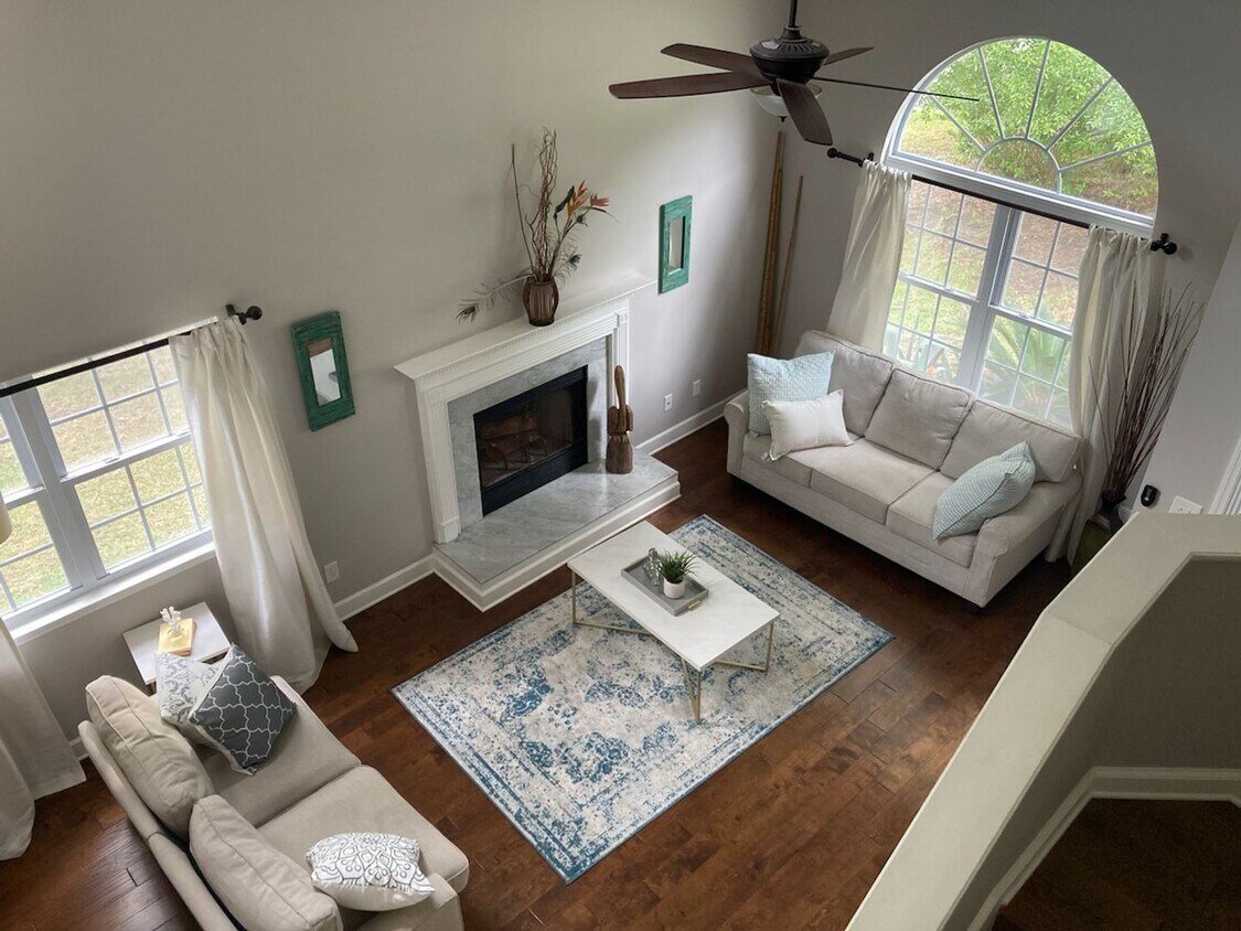 Foto del edificio - Updated 3 Bedroom Home with Water Views In...